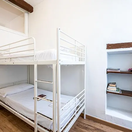 Student's Apartment-simple&basic In The Center Of