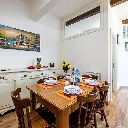 Apartament Student's Apartment-simple&basic In The Center Of
