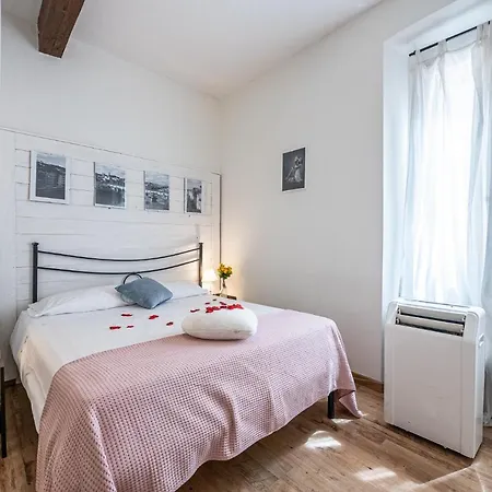 Apartament Student's Apartment-simple&basic In The Center Of